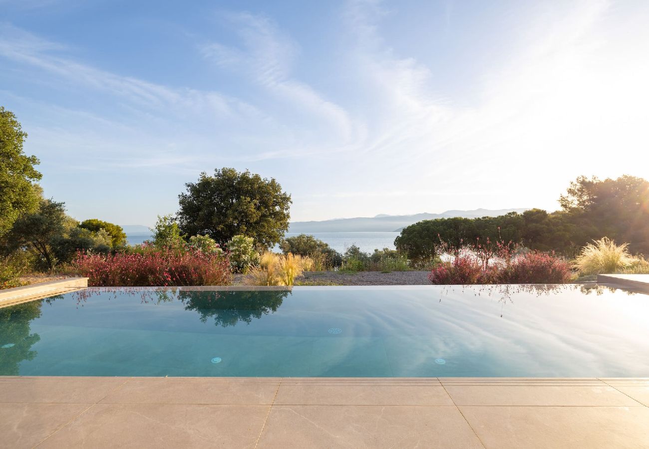 House in Amfilochia - THEROS DAFNI (2 BED)