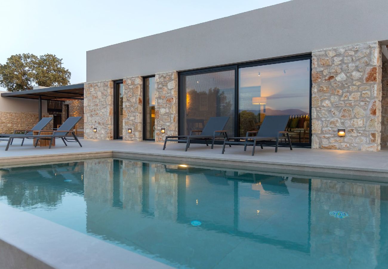 House in Amfilochia - THEROS DAFNI (2 BED)