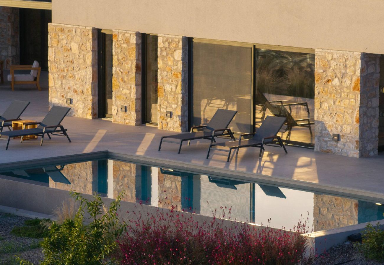 House in Amfilochia - THEROS DAFNI (2 BED)