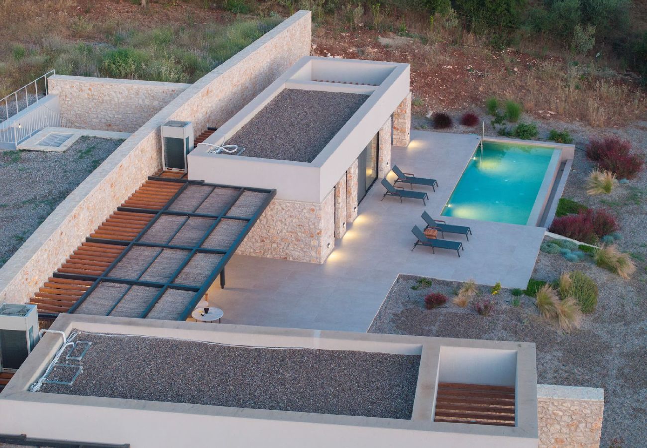 House in Amfilochia - THEROS DAFNI (2 BED)